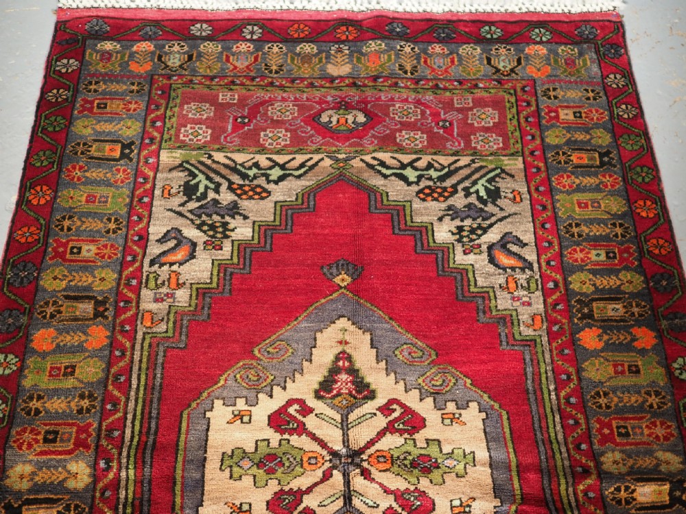 OLD CENTRAL ANATOLIAN TURKISH VILLAGE RUG, SINGLE MEDALLION, CIRCA 1930. View III