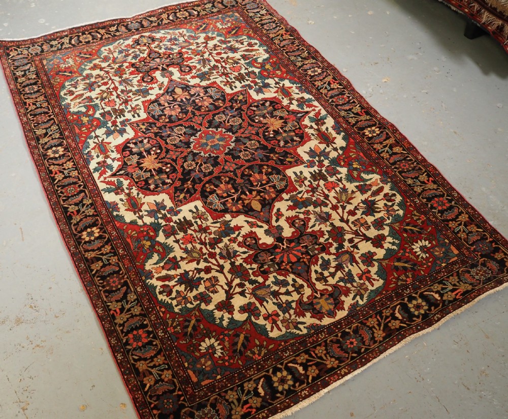 ANTIQUE SAROUK RUG, BEAUTIFUL FLORAL SPRAY DESIGN, CIRCA 1900/20. View II