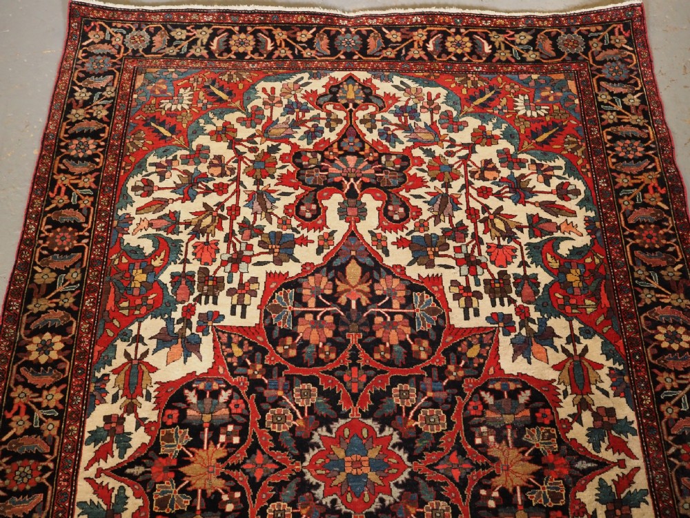 ANTIQUE SAROUK RUG, BEAUTIFUL FLORAL SPRAY DESIGN, CIRCA 1900/20. View III