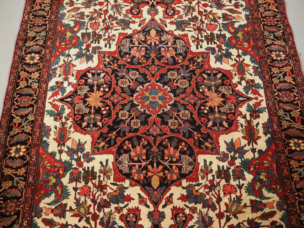 ANTIQUE SAROUK RUG, BEAUTIFUL FLORAL SPRAY DESIGN, CIRCA 1900/20. View IV