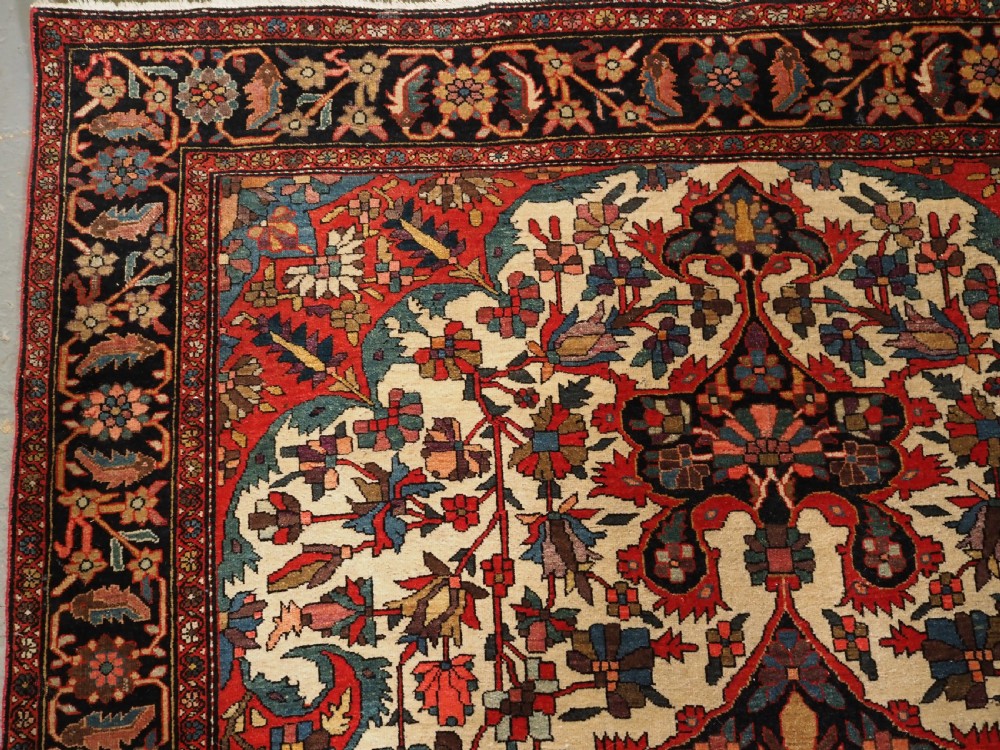 ANTIQUE SAROUK RUG, BEAUTIFUL FLORAL SPRAY DESIGN, CIRCA 1900/20. View V