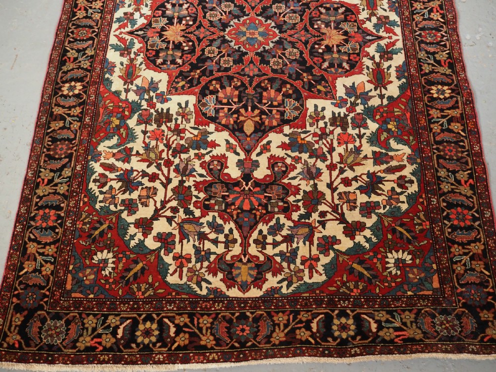 ANTIQUE SAROUK RUG, BEAUTIFUL FLORAL SPRAY DESIGN, CIRCA 1900/20. View VI