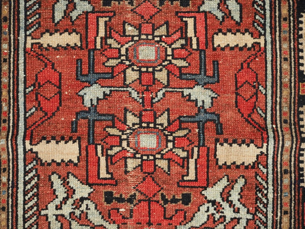 ANTIQUE HAMADAN VILLAGE RUG OF SMALL SIZE, CIRCA 1900/20. View VIII