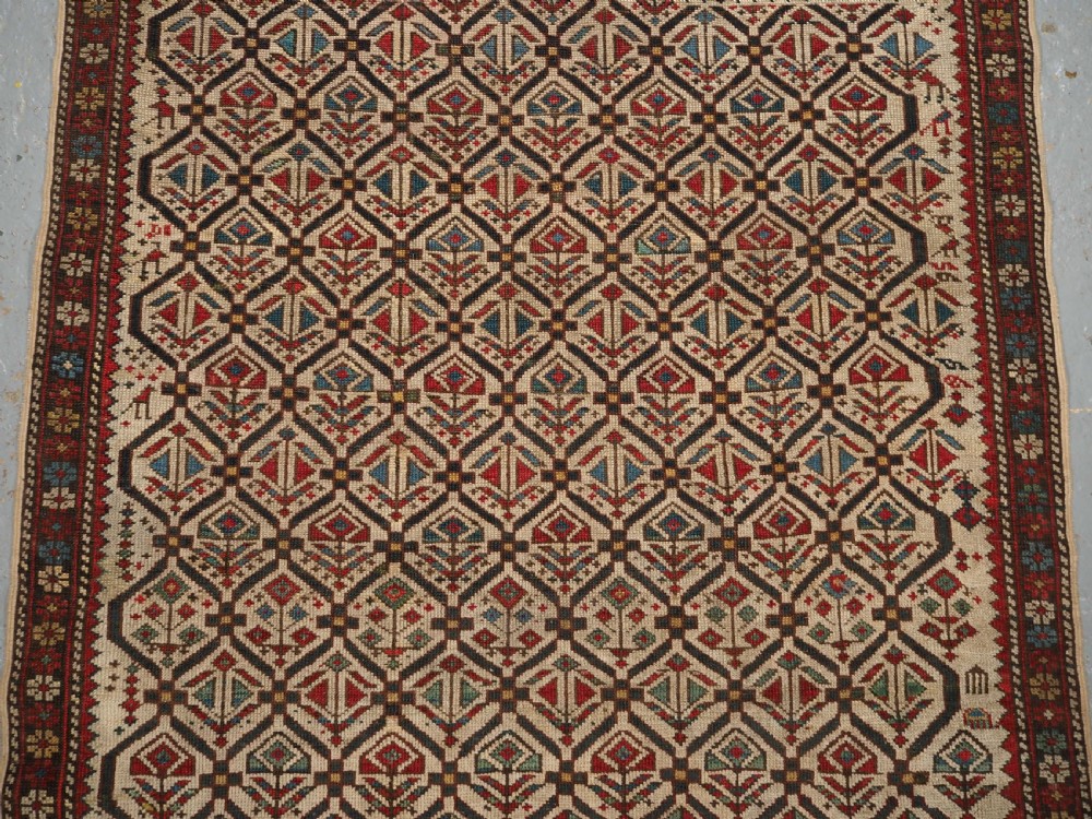 ANTIQUE CAUCASIAN DAGHESTAN PRAYER RUG, IVORY GROUND LATTICE, CIRCA 1880. View III