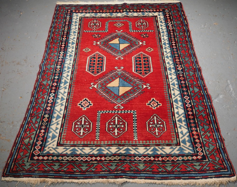 OLD CAUCASIAN ARMENIAN ERIVAN RUG, BORDJALOU KAZAK DESIGN, CIRCA 1920.