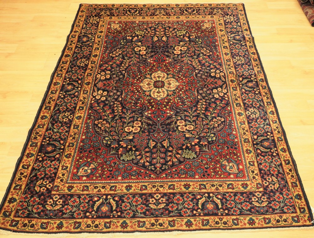 ANTIQUE TABRIZ RUG OF CLASSIC FLORAL DESIGN, CIRCA 1920.