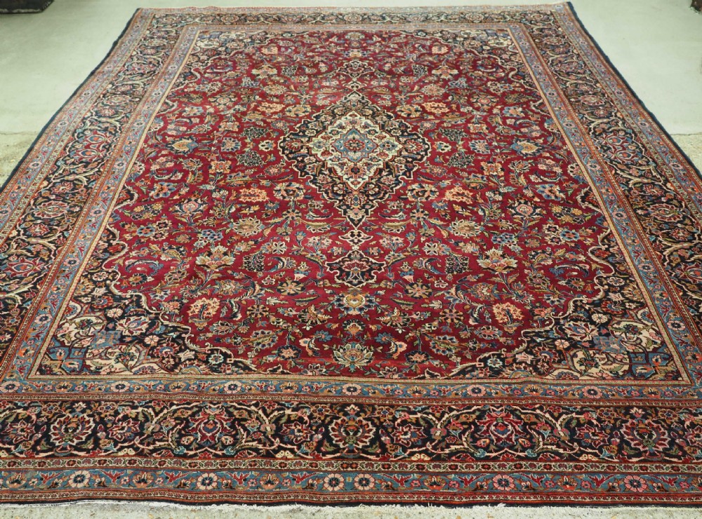 ANTIQUE KASHAN CARPET, GOOD EXAMPLE WITH CLASSIC DESIGN & COLOUR, CIRCA 1920