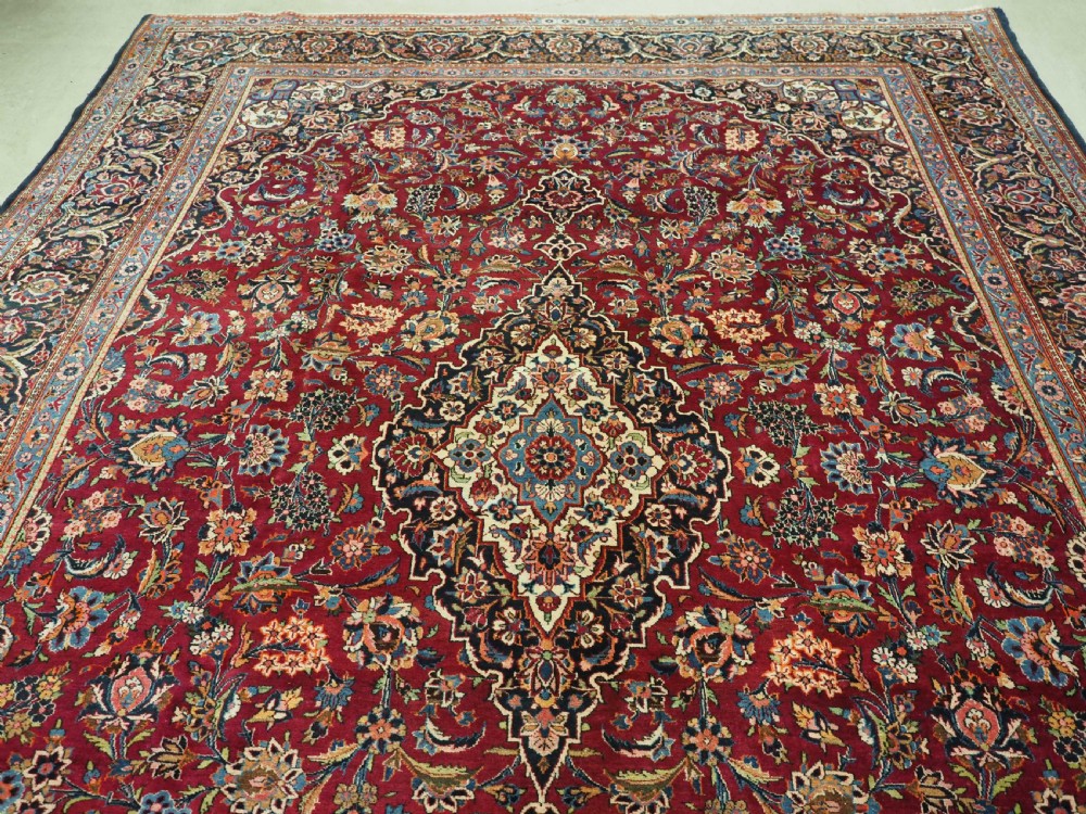 ANTIQUE KASHAN CARPET, GOOD EXAMPLE WITH CLASSIC DESIGN & COLOUR, CIRCA 1920 View III