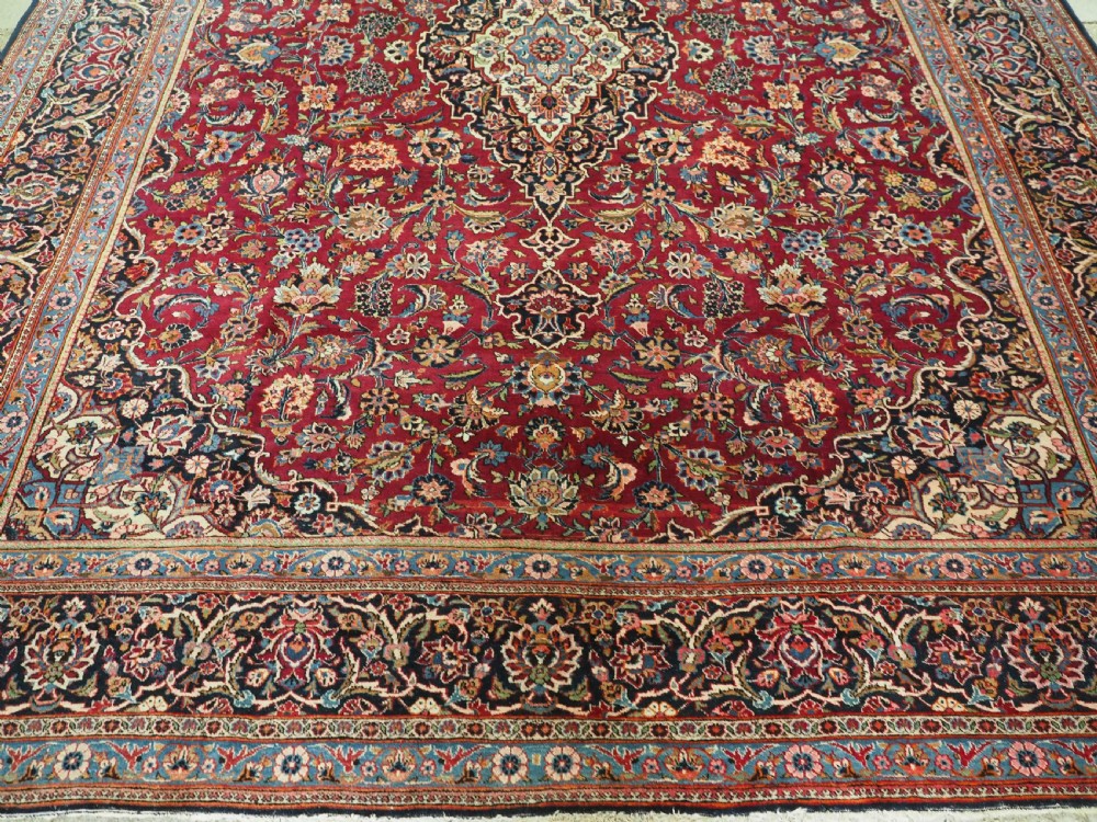 ANTIQUE KASHAN CARPET, GOOD EXAMPLE WITH CLASSIC DESIGN & COLOUR, CIRCA 1920 View V
