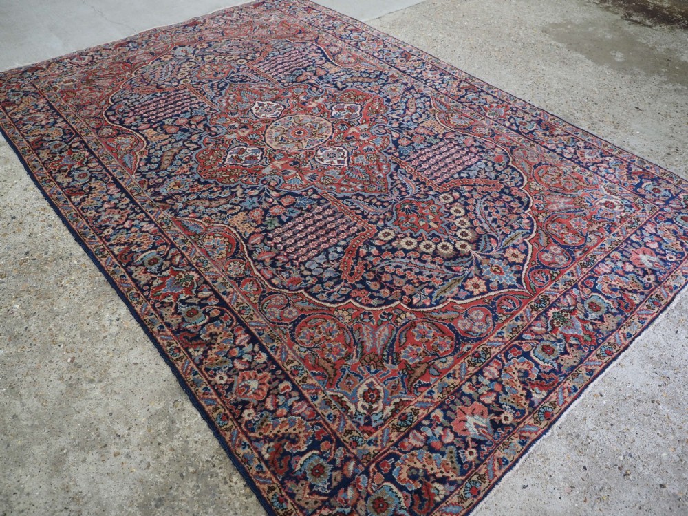 ANTIQUE TABRIZ CARPET, TRADITIONAL DESIGN, SMALL ROOM SIZE, CIRCA 1920.