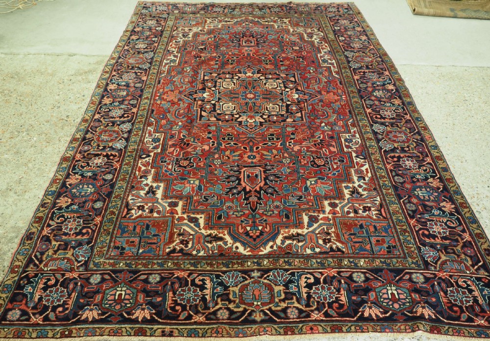 ANTIQUE HERIZ CARPET, TRADITIONAL DESIGN, SMALL ROOM SIZE, CIRCA 1920. View II