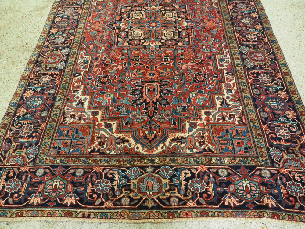 ANTIQUE HERIZ CARPET, TRADITIONAL DESIGN, SMALL ROOM SIZE, CIRCA 1920. View IV