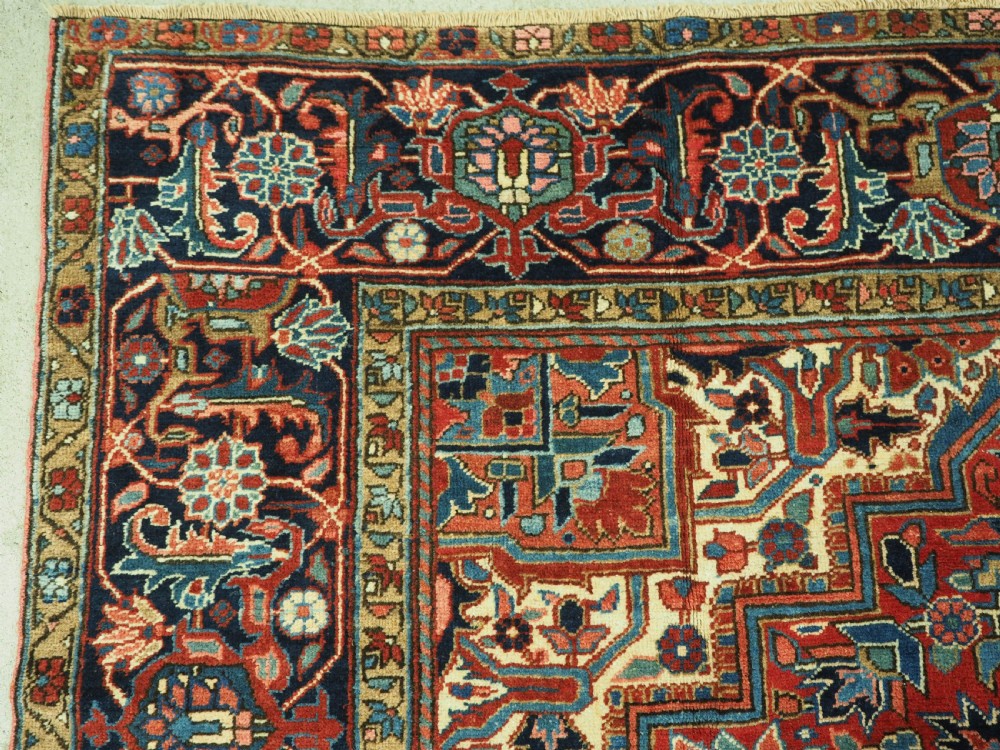 ANTIQUE HERIZ CARPET, TRADITIONAL DESIGN, SMALL ROOM SIZE, CIRCA 1920. View VI