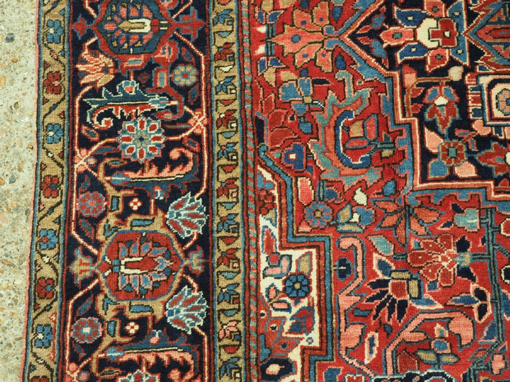 ANTIQUE HERIZ CARPET, TRADITIONAL DESIGN, SMALL ROOM SIZE, CIRCA 1920. View VII