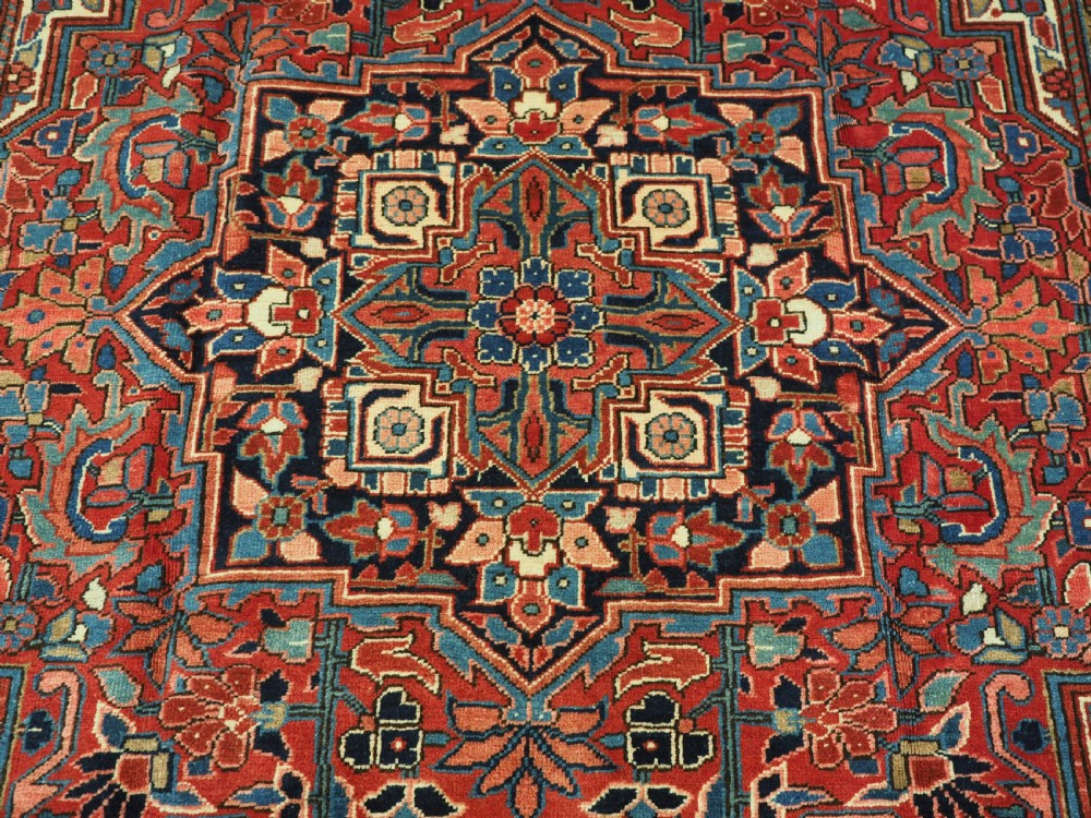 ANTIQUE HERIZ CARPET, TRADITIONAL DESIGN, SMALL ROOM SIZE, CIRCA 1920. View IX
