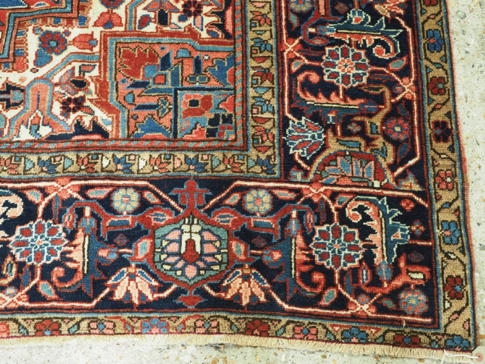 ANTIQUE HERIZ CARPET, TRADITIONAL DESIGN, SMALL ROOM SIZE, CIRCA 1920. View XI