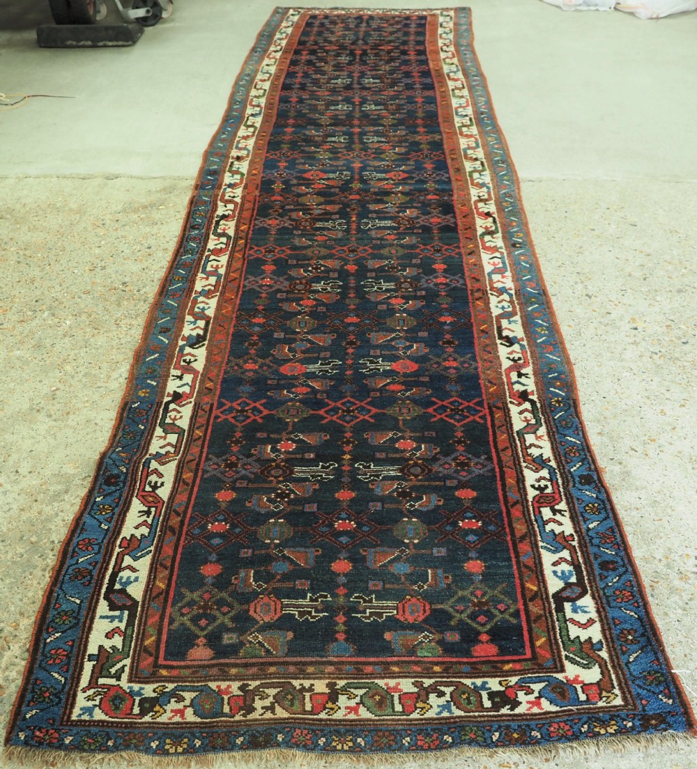 ANTIQUE HAMADAN RUNNER, LARGE SIZE & HARD WEARING, CIRCA 1920.