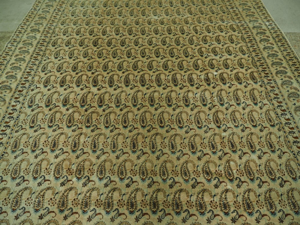 ANTIQUE KASHAN CARPET, IVORY GROUND WITH ALL OVER BOTEH DESIGN, CIRCA 1920. View IV