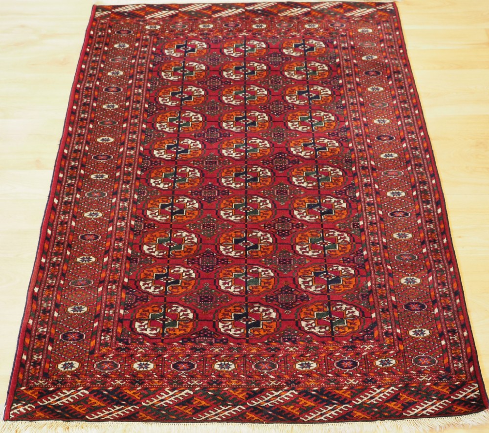 ANTIQUE TEKKE TURKMEN RUG OF SMALL SIZE, CIRCA 1900/20.