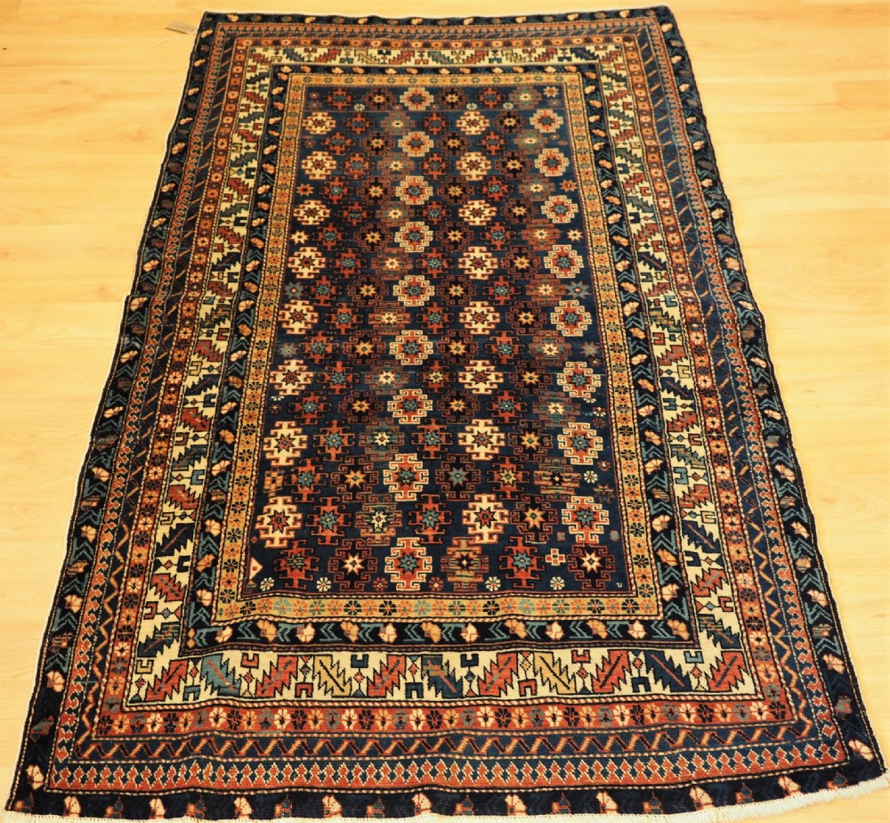 ANTIQUE CAUCASIAN DERBENT RUG WITH CHI CHI DESIGN, CIRCA 1900.
