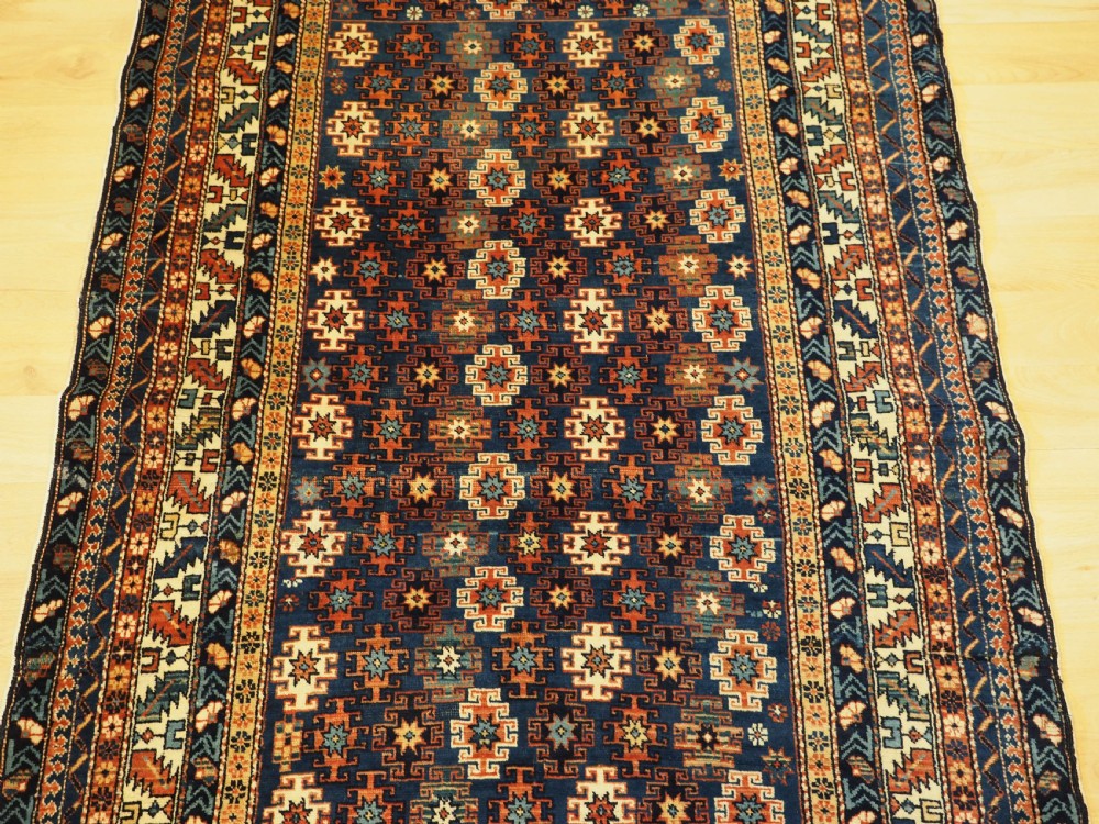 ANTIQUE CAUCASIAN DERBENT RUG WITH CHI CHI DESIGN, CIRCA 1900. View IV
