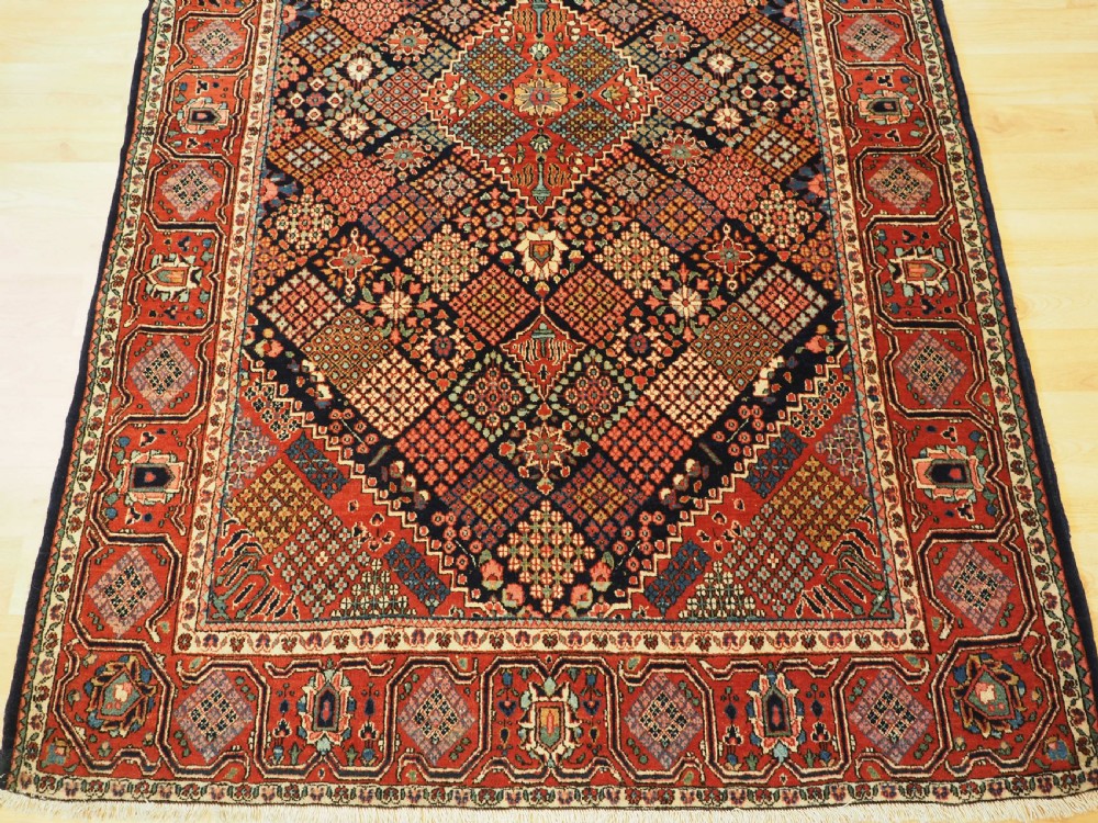ANTIQUE KASHAN RUG WITH CLASSIC DESIGN, EXCELLENT CONDITION, CIRCA 1920. View V