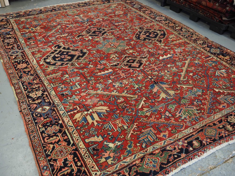 ANTIQUE HERIZ CARPET OF SCARCE DESIGN, EXCELLENT COLOUR, CIRCA 1900.