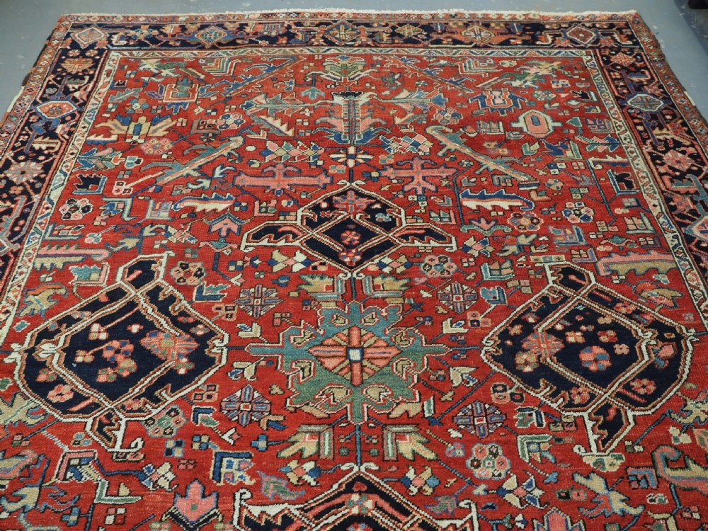 ANTIQUE HERIZ CARPET OF SCARCE DESIGN, EXCELLENT COLOUR, CIRCA 1900. View III