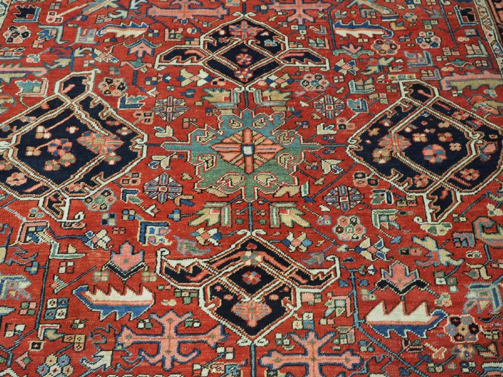 ANTIQUE HERIZ CARPET OF SCARCE DESIGN, EXCELLENT COLOUR, CIRCA 1900. View XI
