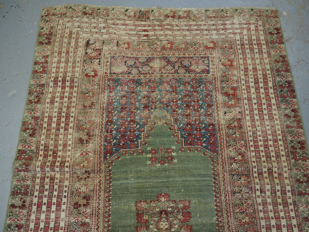 ANTIQUE TURKISH GHIORDES PRAYER RUG, MULTIPLE BORDERS, GREEN FIELD, CIRCA 1750. View III