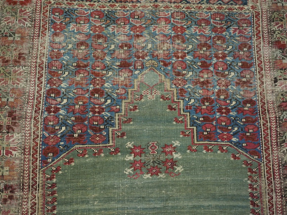 ANTIQUE TURKISH GHIORDES PRAYER RUG, MULTIPLE BORDERS, GREEN FIELD, CIRCA 1750. View VIII