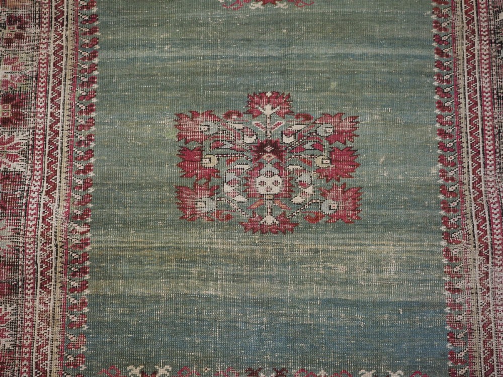 ANTIQUE TURKISH GHIORDES PRAYER RUG, MULTIPLE BORDERS, GREEN FIELD, CIRCA 1750. View IX