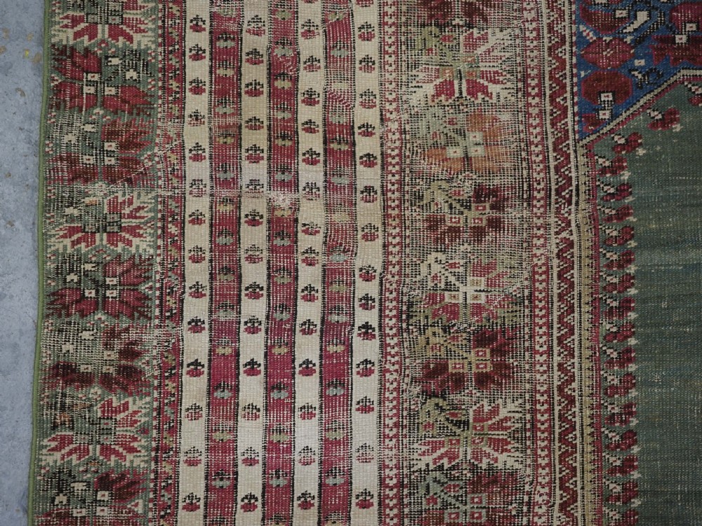 ANTIQUE TURKISH GHIORDES PRAYER RUG, MULTIPLE BORDERS, GREEN FIELD, CIRCA 1750. View XVII