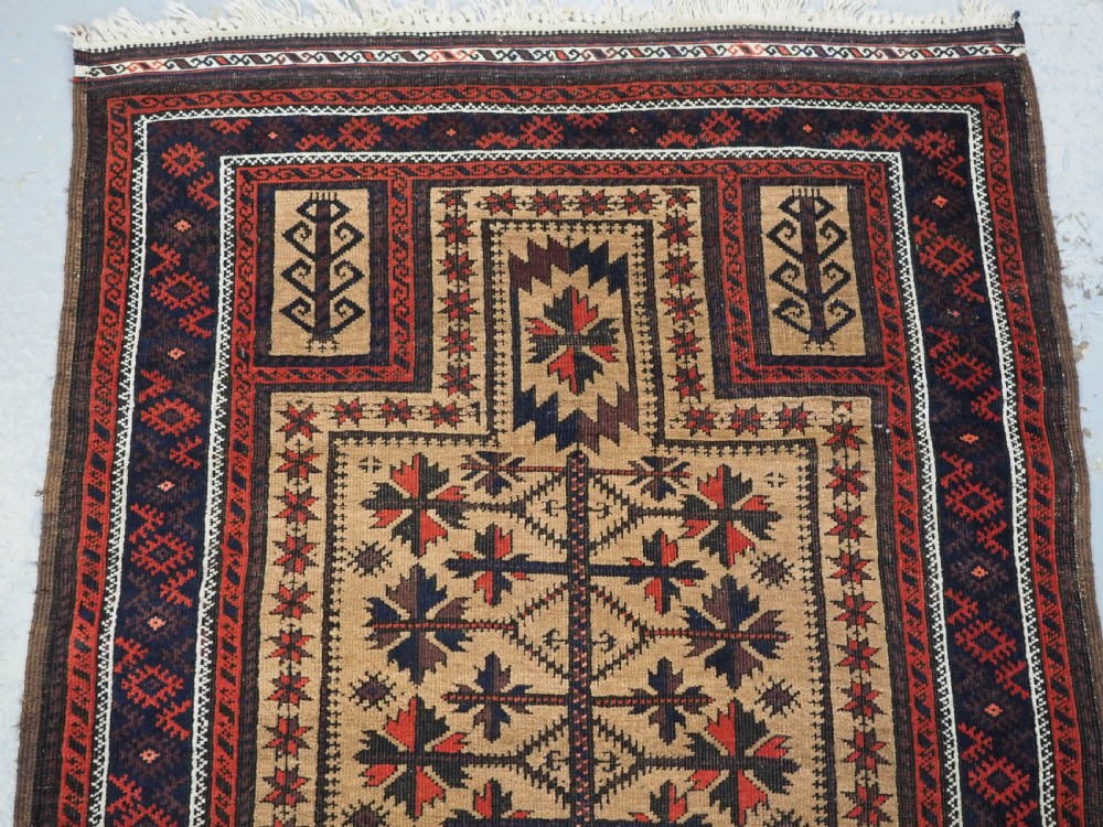 ANTIQUE BALUCH PRAYER RUG, 'SARAKHS' BALUCH, CAMEL GROUND, LATE 19TH CENTURY. View III