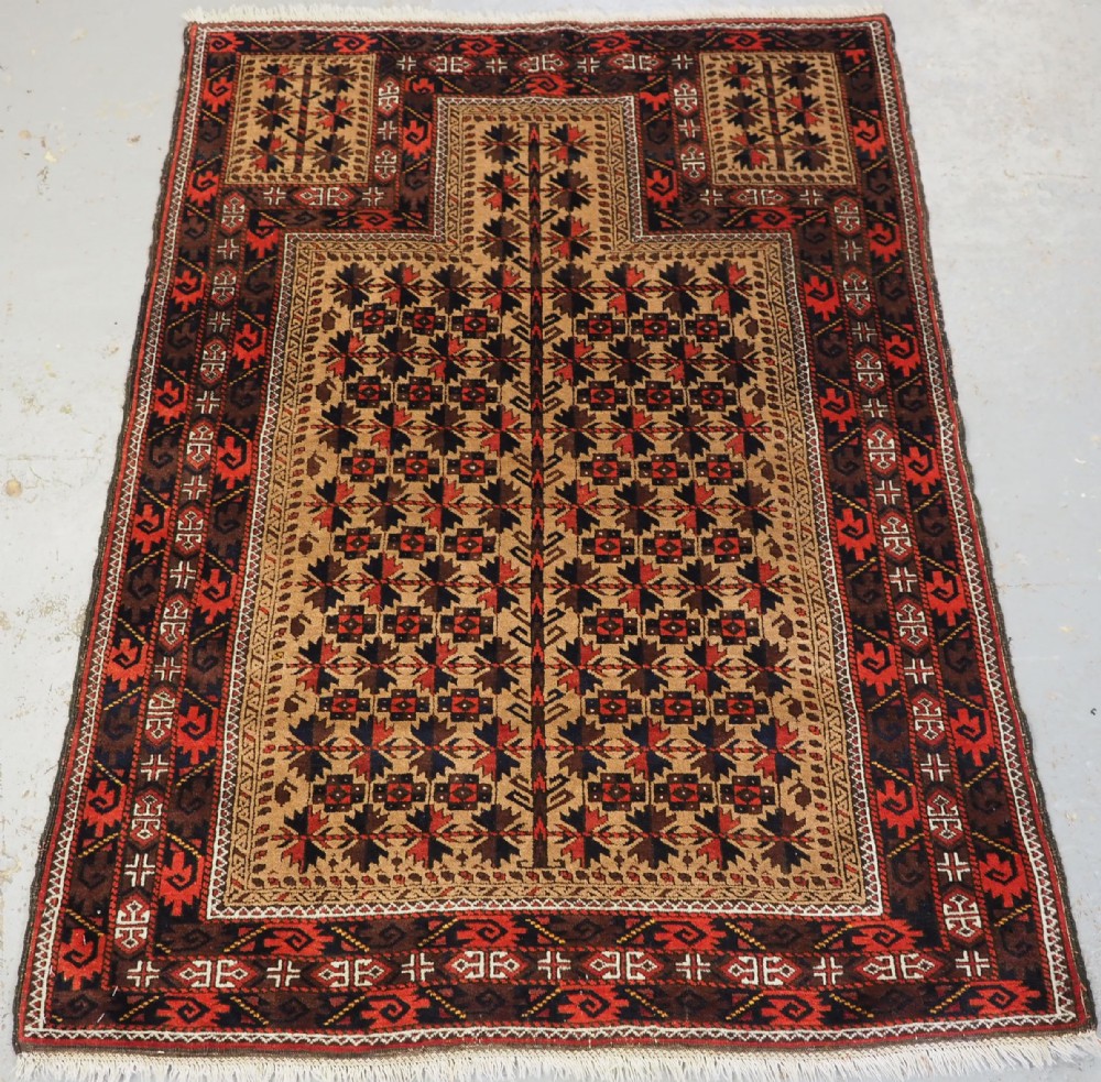 ANTIQUE BALUCH PRAYER RUG, CAMEL GROUND WITH TREE OF LIFE, CIRCA 1900.