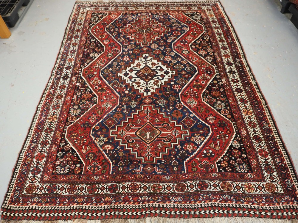 ANTIQUE TRIBAL RUG, SHIRAZ REGION, OUTSTANDING CONDITION, DATED 1921.
