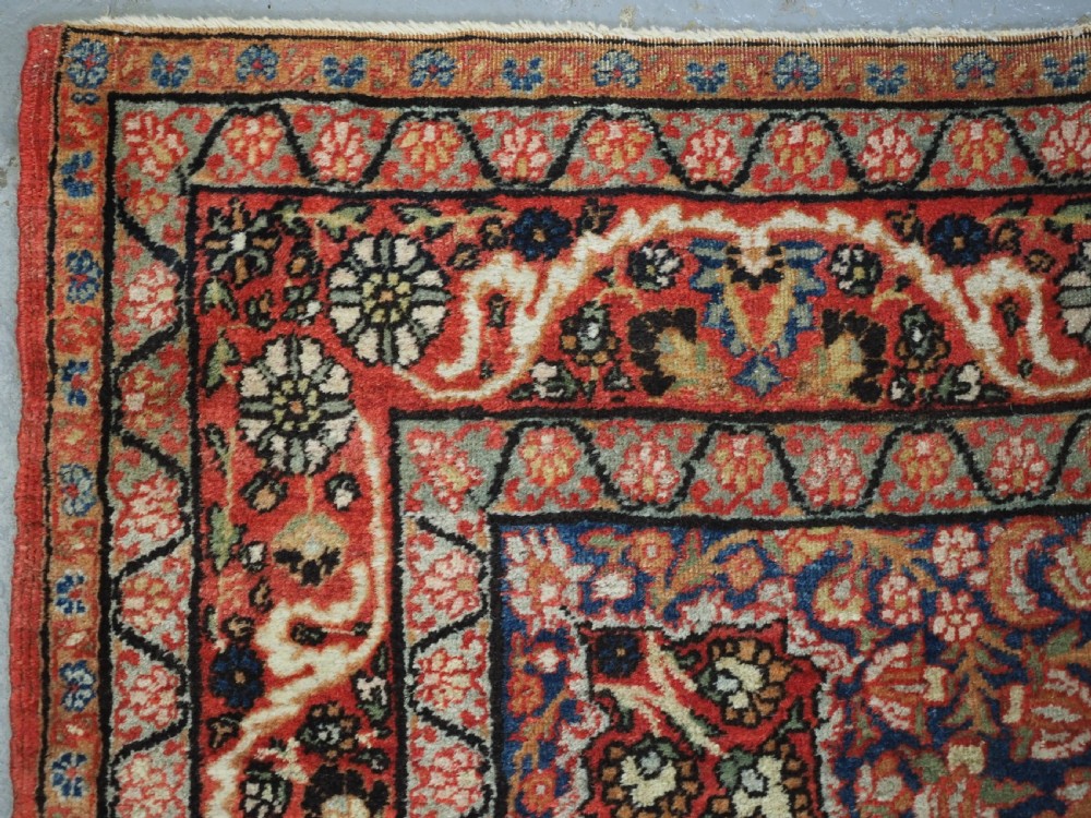 ANTIQUE KIRMAN RUG WITH MEDALLION AND SOFT COLOURS, CIRCA 1900. View V