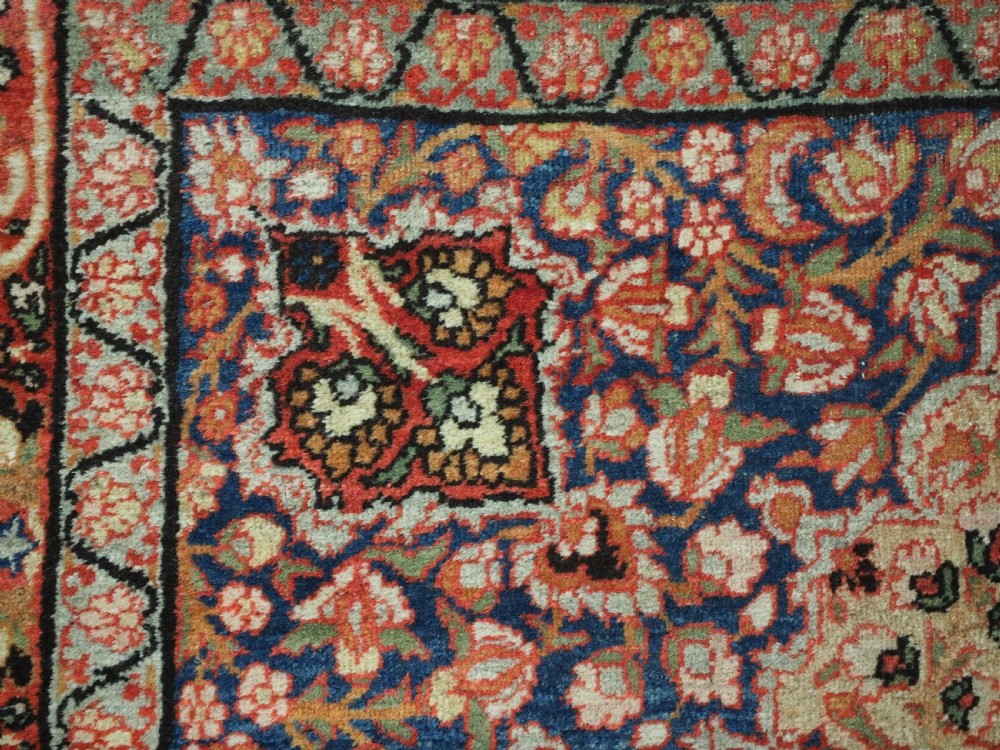 ANTIQUE KIRMAN RUG WITH MEDALLION AND SOFT COLOURS, CIRCA 1900. View VI