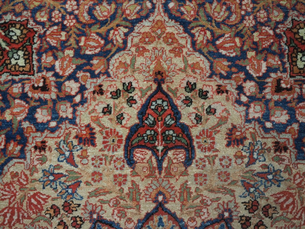 ANTIQUE KIRMAN RUG WITH MEDALLION AND SOFT COLOURS, CIRCA 1900. View VIII