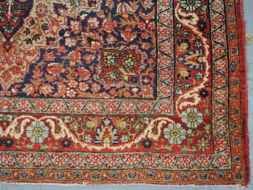 ANTIQUE KIRMAN RUG WITH MEDALLION AND SOFT COLOURS, CIRCA 1900. View XI