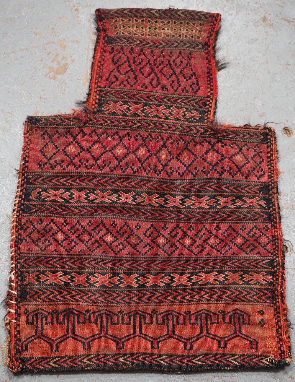 ANTIQUE SALT BAG BY THE SANGTSCHULI NOMADS, WESTERN AFGHANISTAN, CIRCA 1900/20.