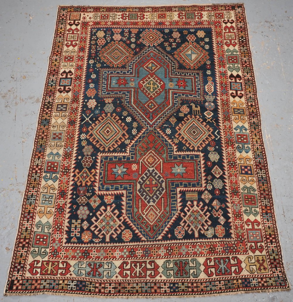 ANTIQUE CAUCASIAN AKSTAFA RUG WITH BOLD MEDALLION DESIGN, CIRCA 1890.