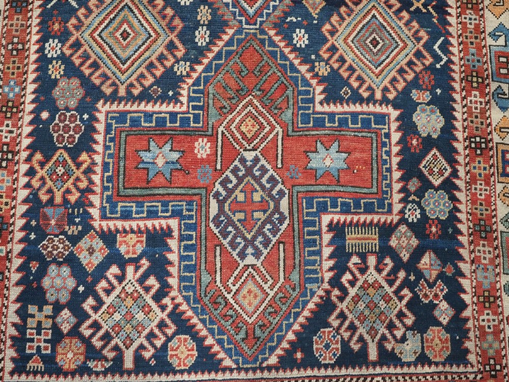 ANTIQUE CAUCASIAN AKSTAFA RUG WITH BOLD MEDALLION DESIGN, CIRCA 1890. View IX
