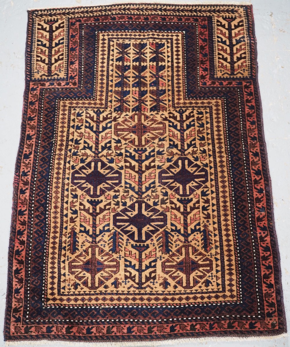 ANTIQUE TIMURI BALUCH PRAYER RUG, CAMEL GROUND, CIRCA 1880.