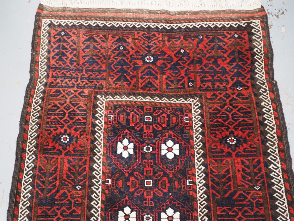 ANTIQUE BALUCH RUG WITH MINA KHANI DESIGN, CIRCA 1900. View III
