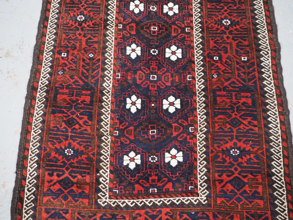 ANTIQUE BALUCH RUG WITH MINA KHANI DESIGN, CIRCA 1900. View IV