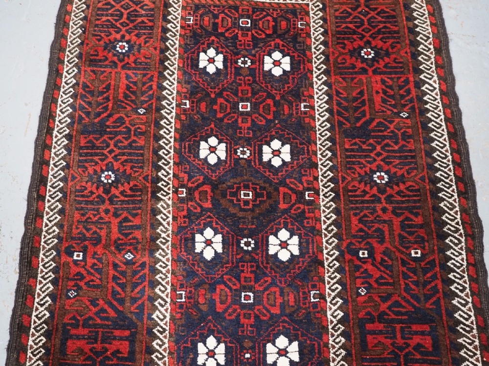 ANTIQUE BALUCH RUG WITH MINA KHANI DESIGN, CIRCA 1900. View V