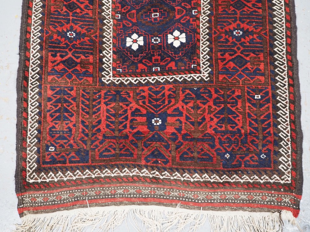 ANTIQUE BALUCH RUG WITH MINA KHANI DESIGN, CIRCA 1900. View VI