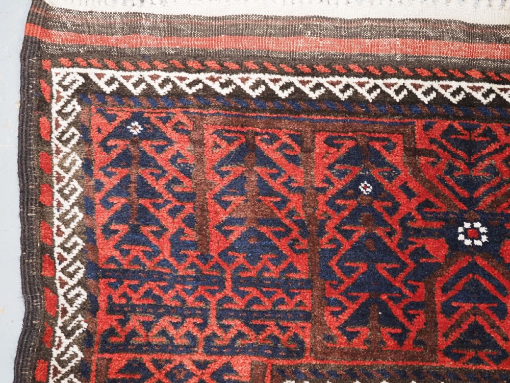 ANTIQUE BALUCH RUG WITH MINA KHANI DESIGN, CIRCA 1900. View VII