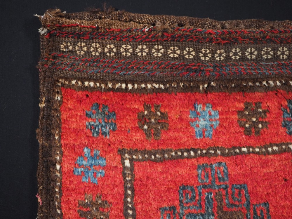 ANTIQUE AFGHAN BALUCH VANITY BAG WITH PLAIN WEAVE BACK, CIRCA 1920. View II